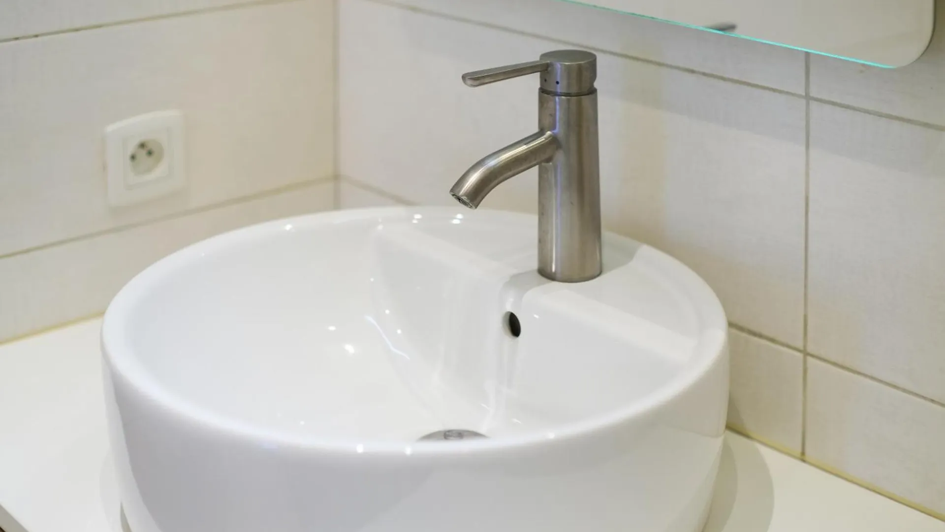 Bel Appartement Cosy - Sur Le Port Nizza Apartment